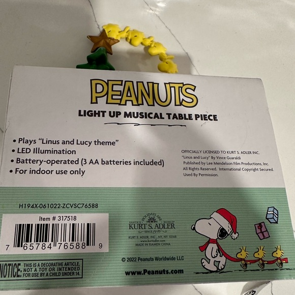 Peanuts Kurt Adler Light up Musical Table Piece for Christmas - Picture 5 of 9